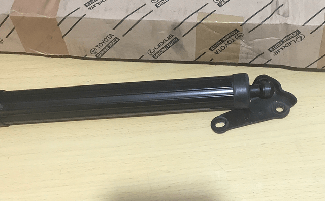 Sold - Lexus NX300h boot Struts x 2 - LE25