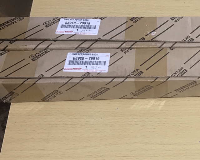 Sold - Lexus NX300h boot Struts x 2 - LE25