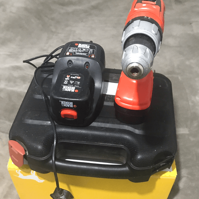 Sold - Black & Decker - 12 V- M26