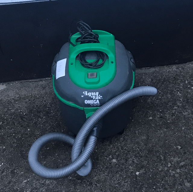 Sold - AquaVac Omega 100 Vacuum Cleaner - M54