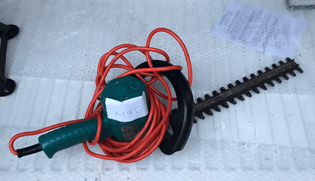 Black &amp; Decker Hedge Cutter - 240V - M95