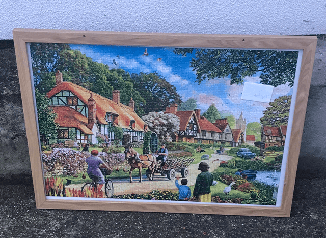 M47 - Beautiful Elegant Bright Puzzel / Wooden Frame  