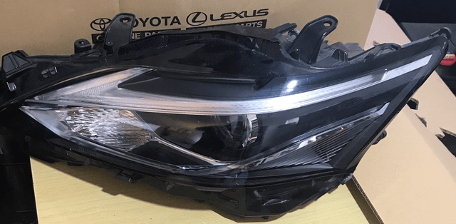 Sold - Lexus CT200 2020 Headlamp- LE30A