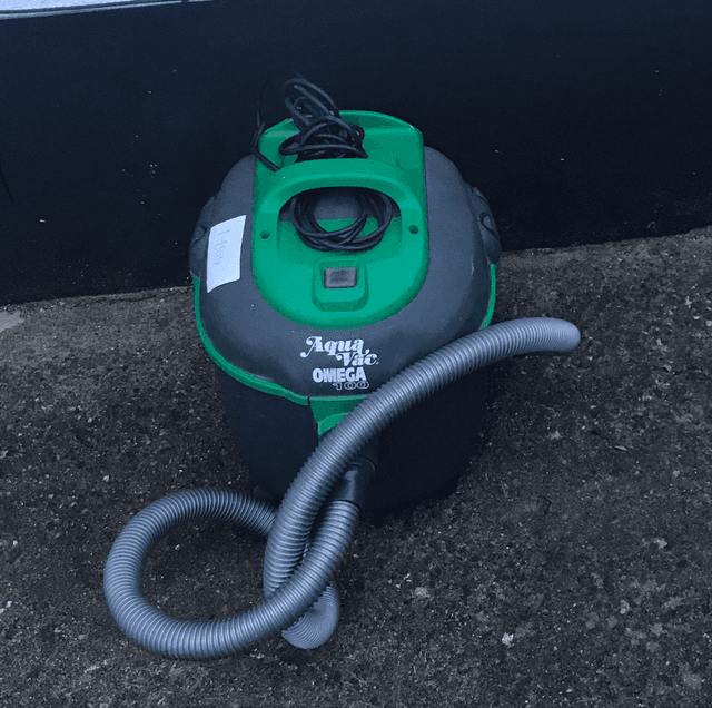 Sold - AquaVac Omega 100 Vacuum Cleaner - M54